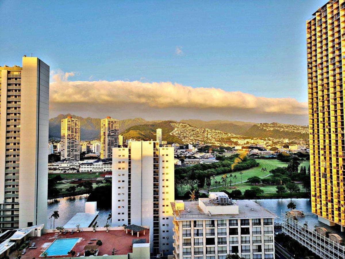 Private One Bedroom Condo, With Corporate Rental Car Savings Code Included, Free Onsite Parking Honolulu Eksteriør bilde